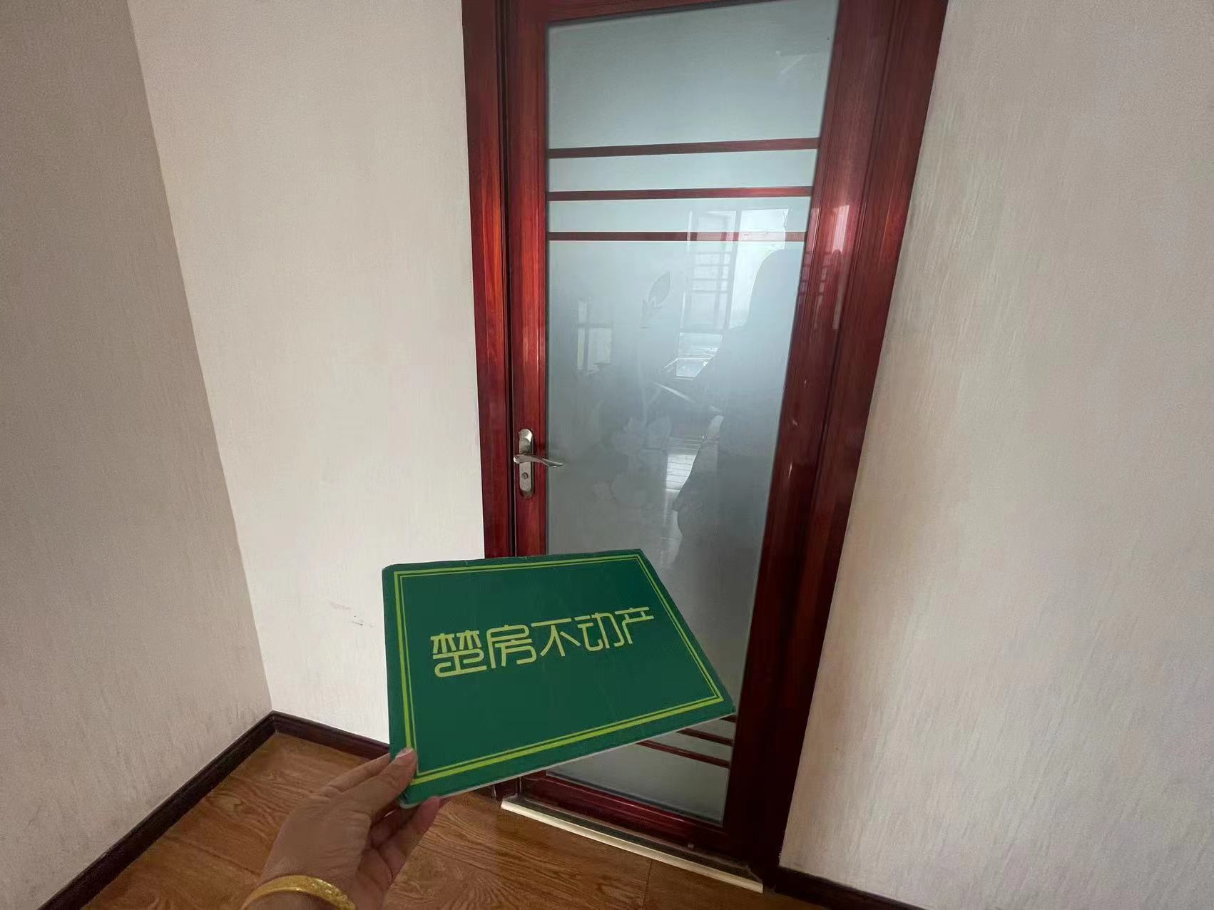 城东绿洲新城精装大三房证件满二