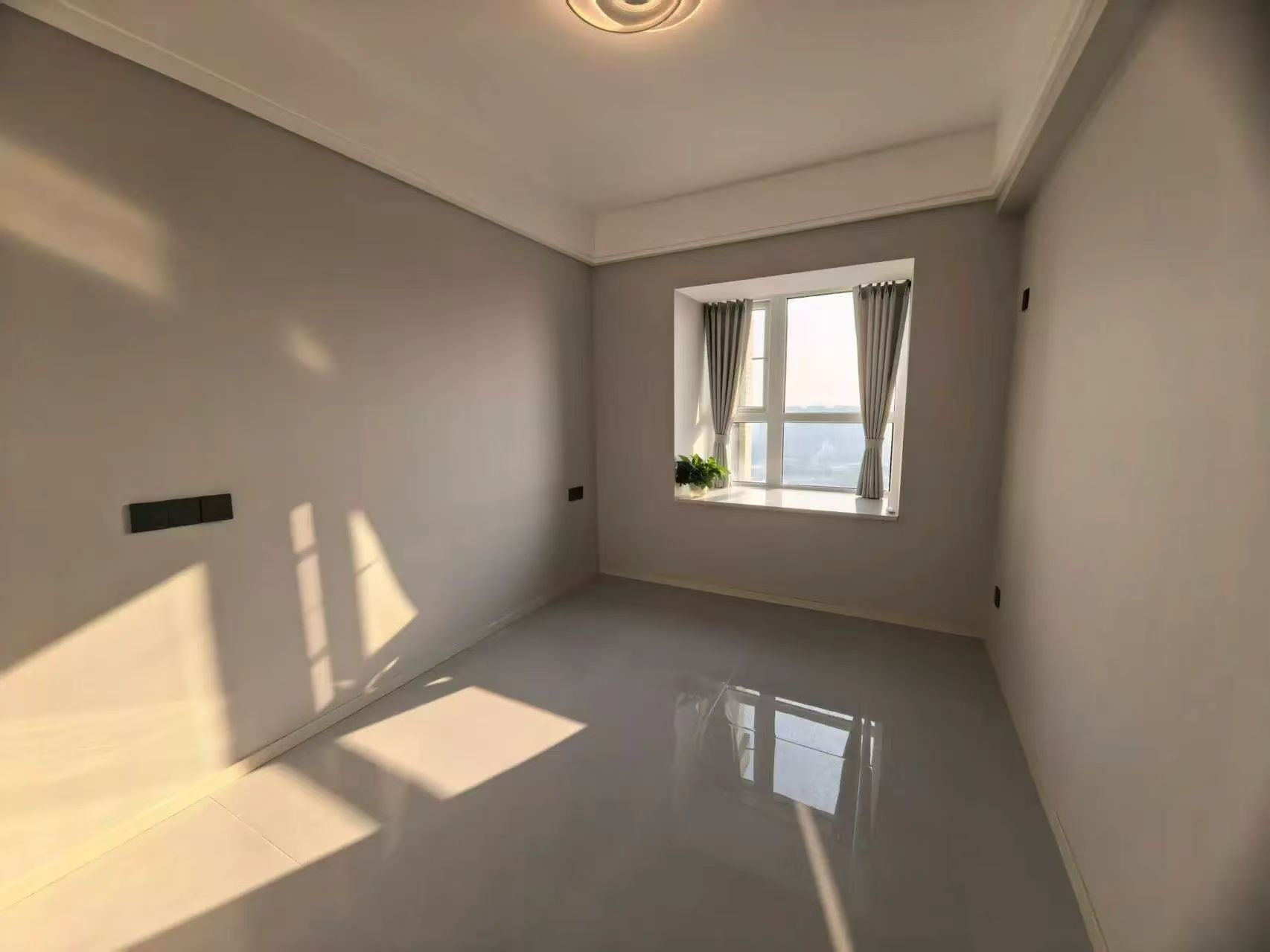 降价了，城南,沔街旁,电梯好楼层,全新精装三房二卫,证满二,单价4700