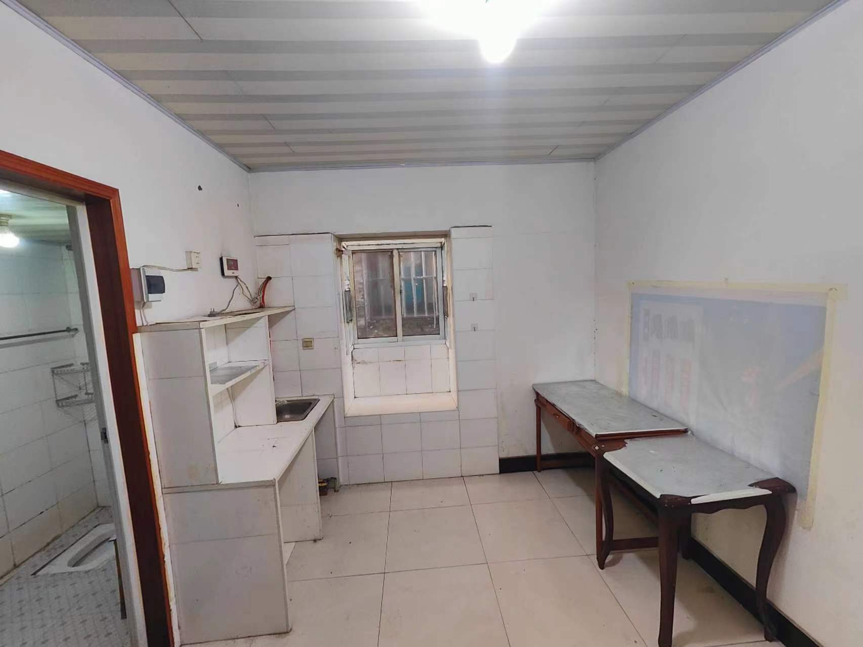 来咯，城南沃尔玛附近的一室一厅出租，停车方便，赶紧来找我看房