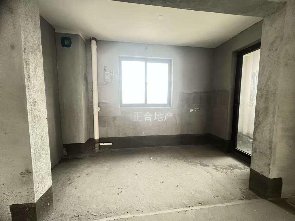 捡漏，城南，吾‮广悦‬场，包满二，不是‬顶楼，好楼层。诚心出售