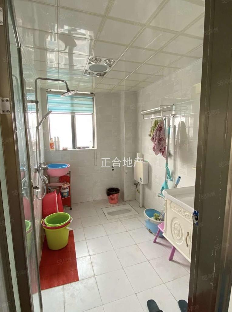 捡漏，城南，职院对面，电梯小高层，精装3房2卫，满二，一口价46万，诚心出售