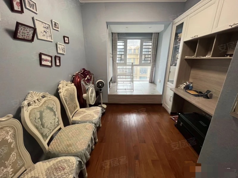 336，城南，御台公馆，精装3房2卫，好楼层，保养好，拎包即住！南北通透