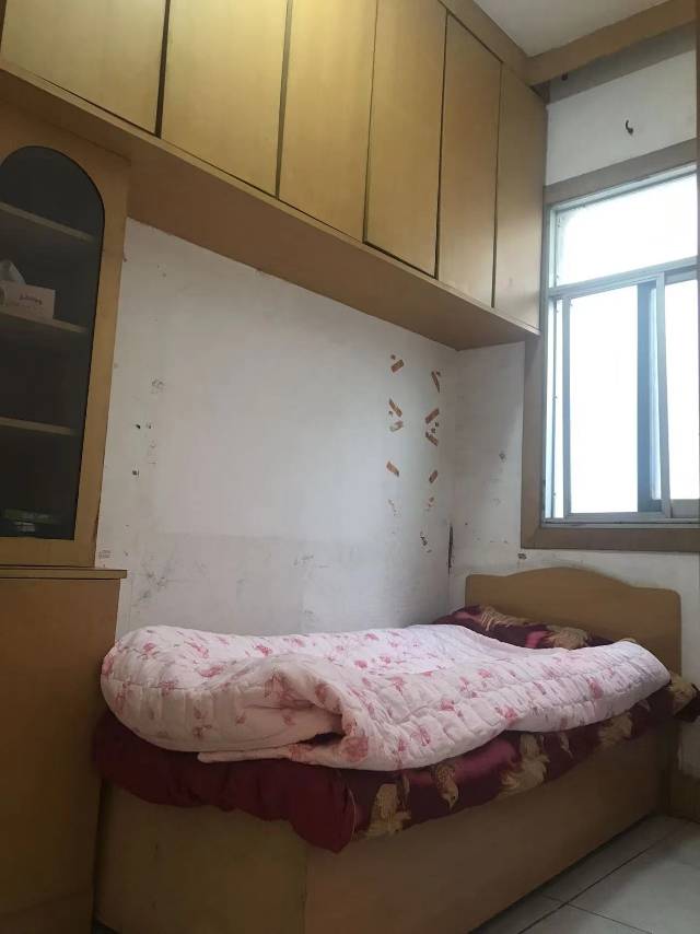 实验幼儿园，实小，三中，仙桃中学附近买一层得两层出售