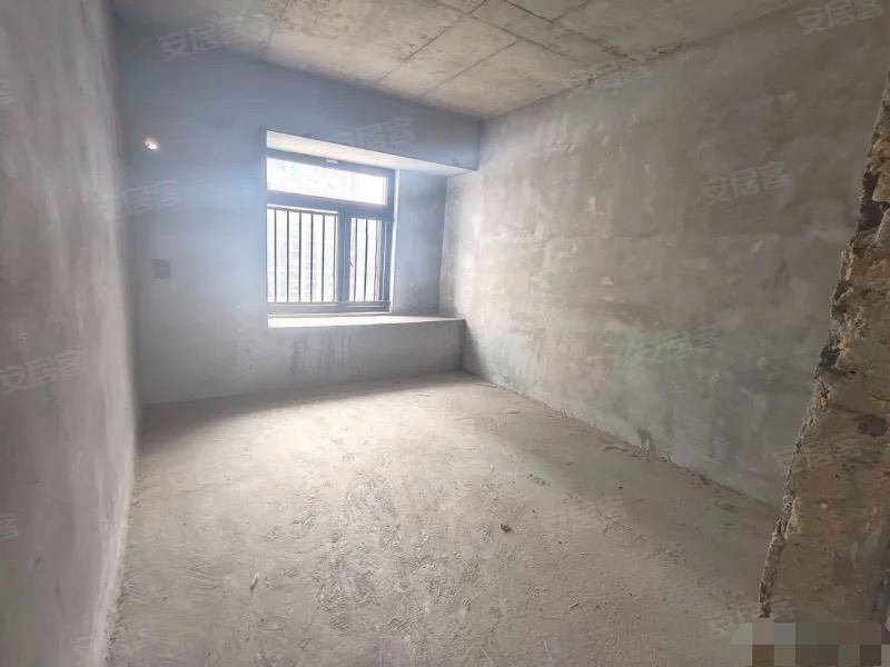 诚心出售，城南，蓝天新城边户，中间楼层，带车位，证件满二