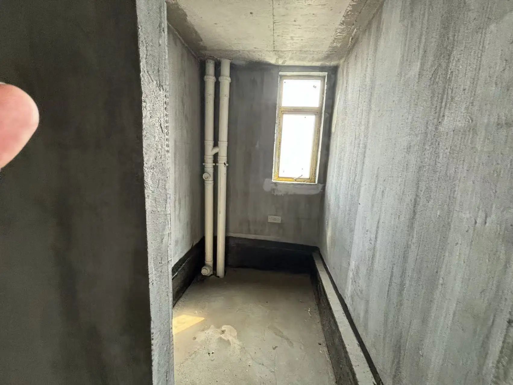 亏本出售，御湖世家，毛坯3室2卫，南北双阳台，，证满二