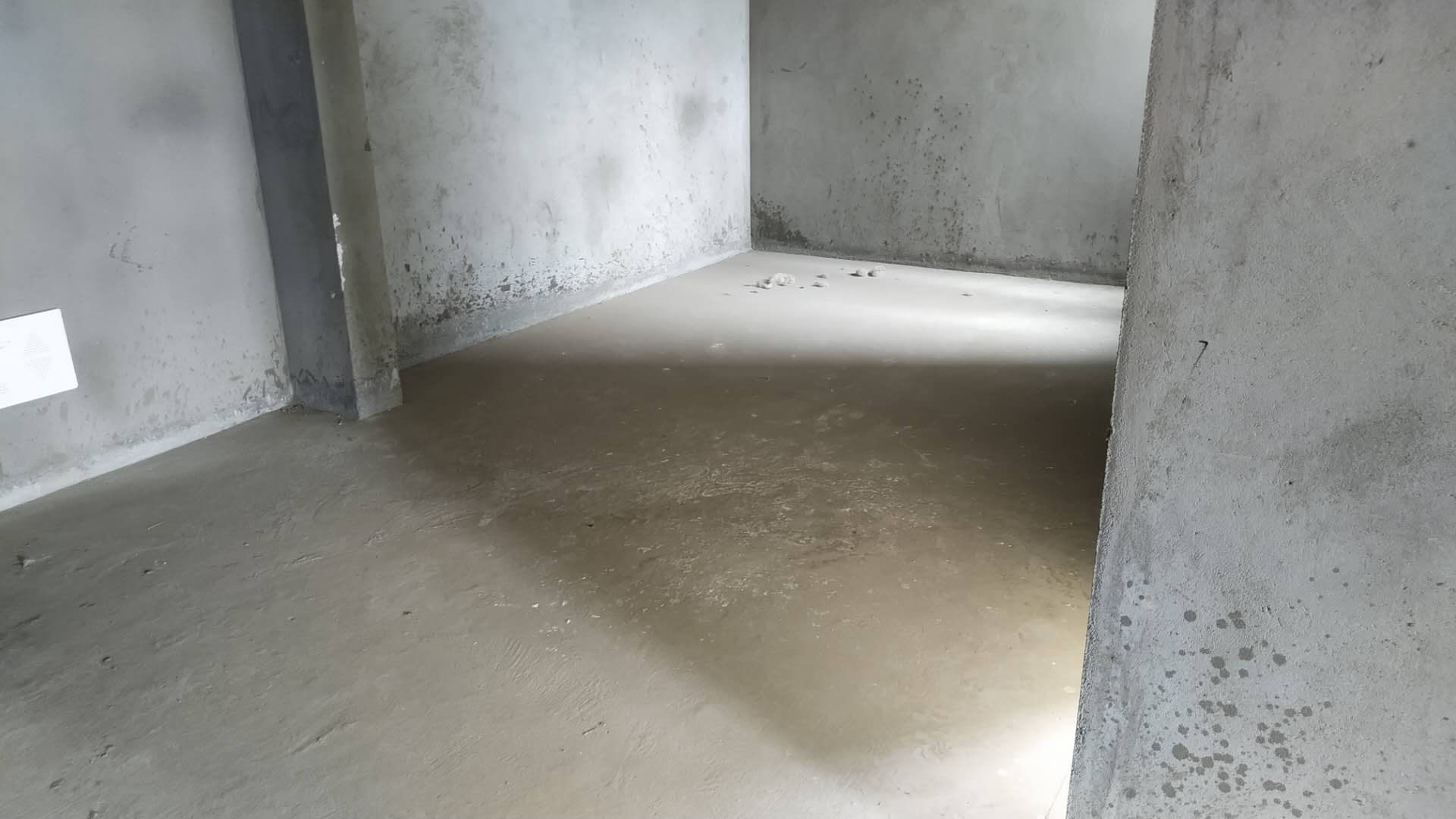 银湖城毛坯大3房，南北双阳台，小高层，支持按揭