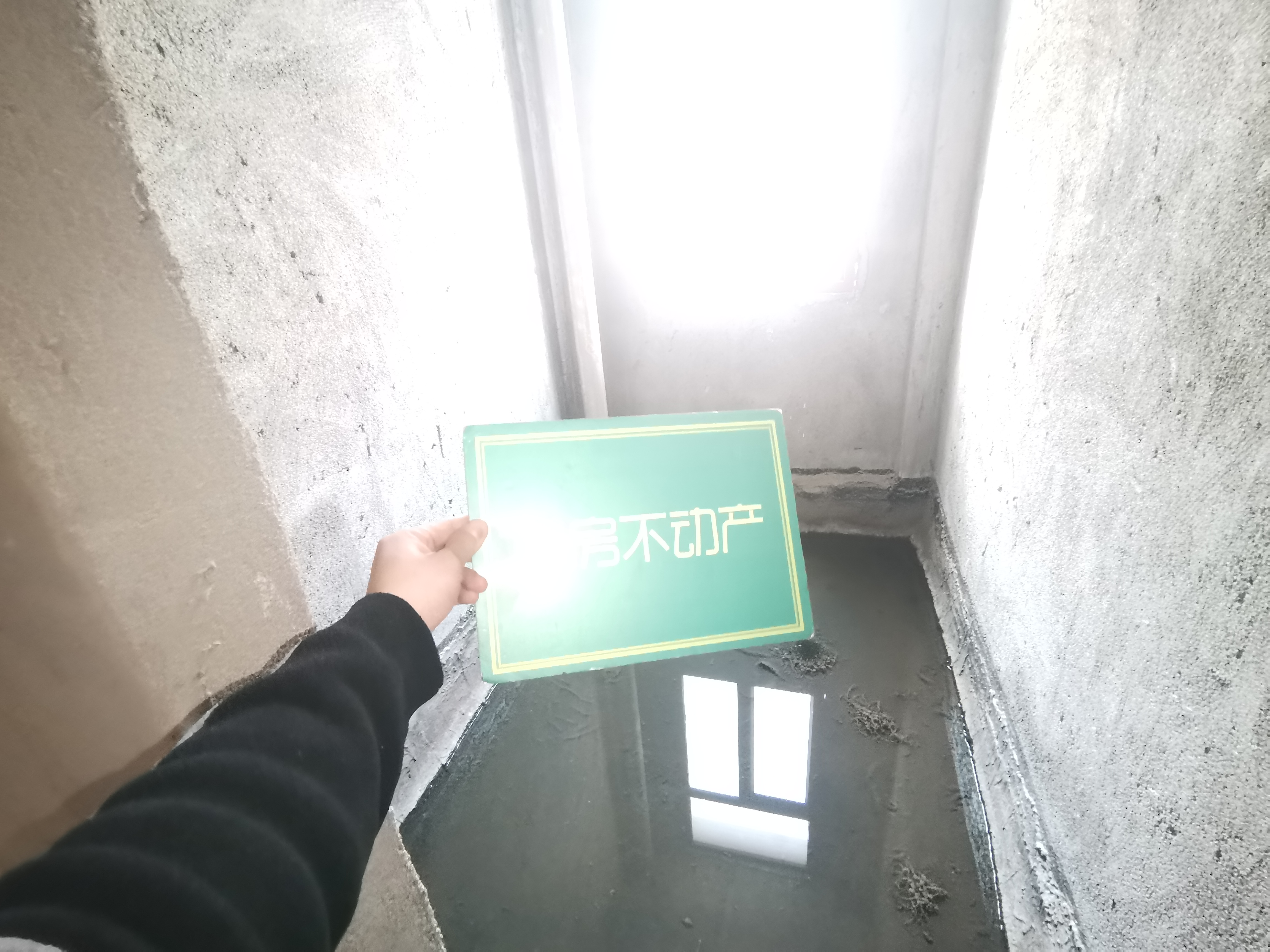 江汉名居毛坯大三房，好楼层采光非常到位，环境优美，证件满二