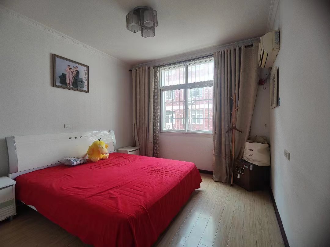 世北春花园.精装三房.证件满二.小区有出场好停车.看房方便