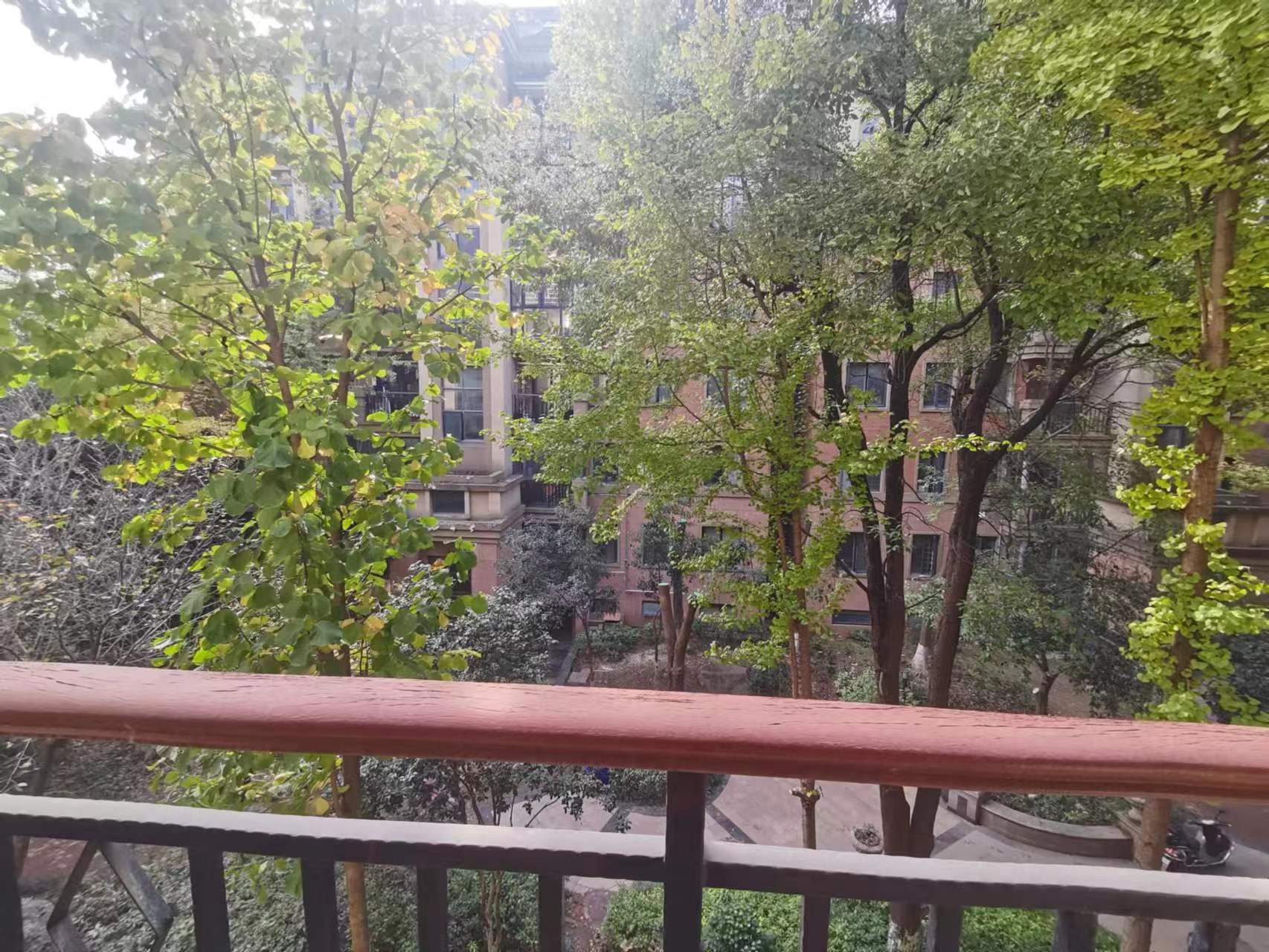 绿地华庭.步梯三房.证件满二.看房方便