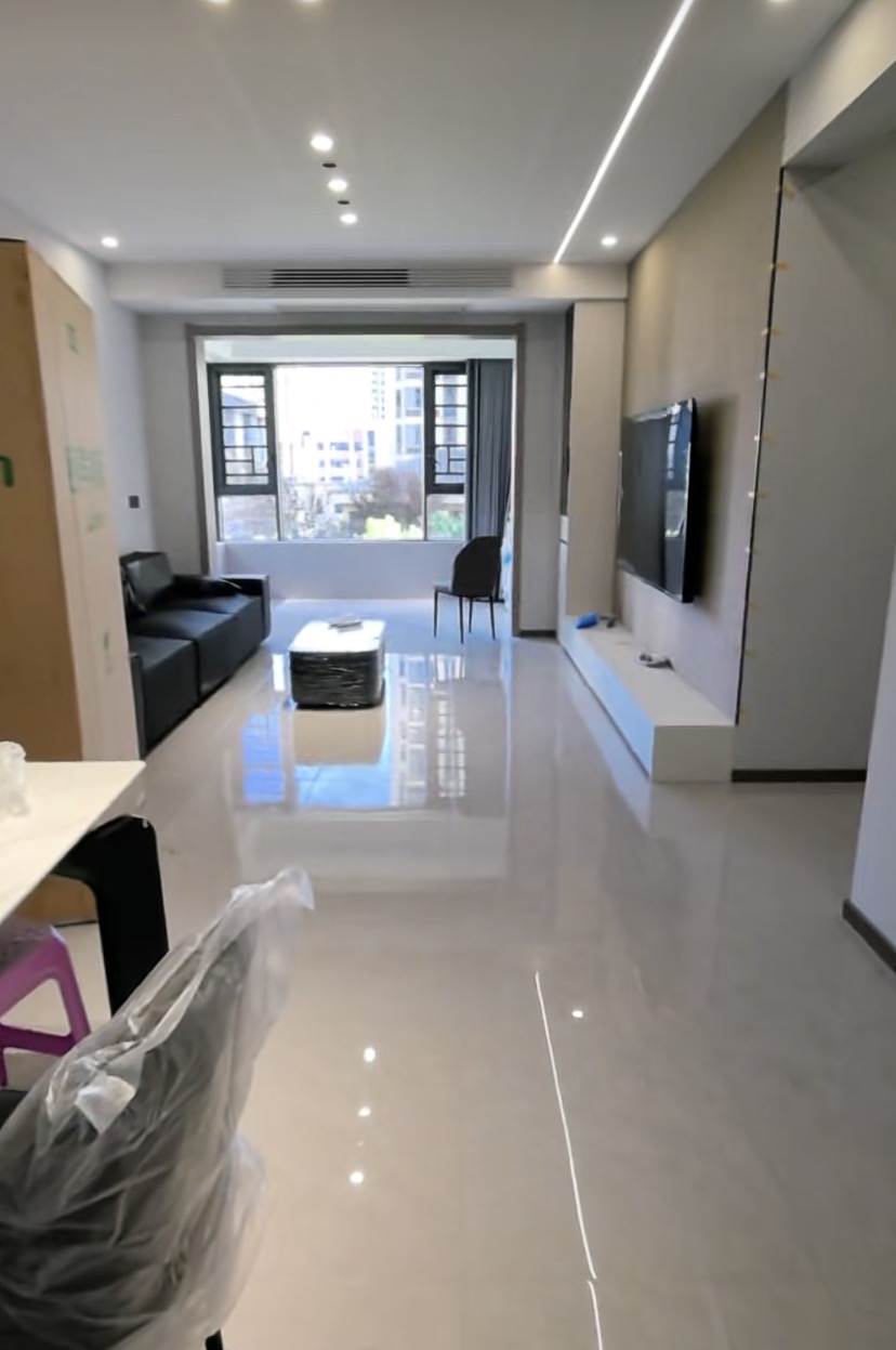 417，城西，风和日丽，全新精装三房，证满二，诚心出售