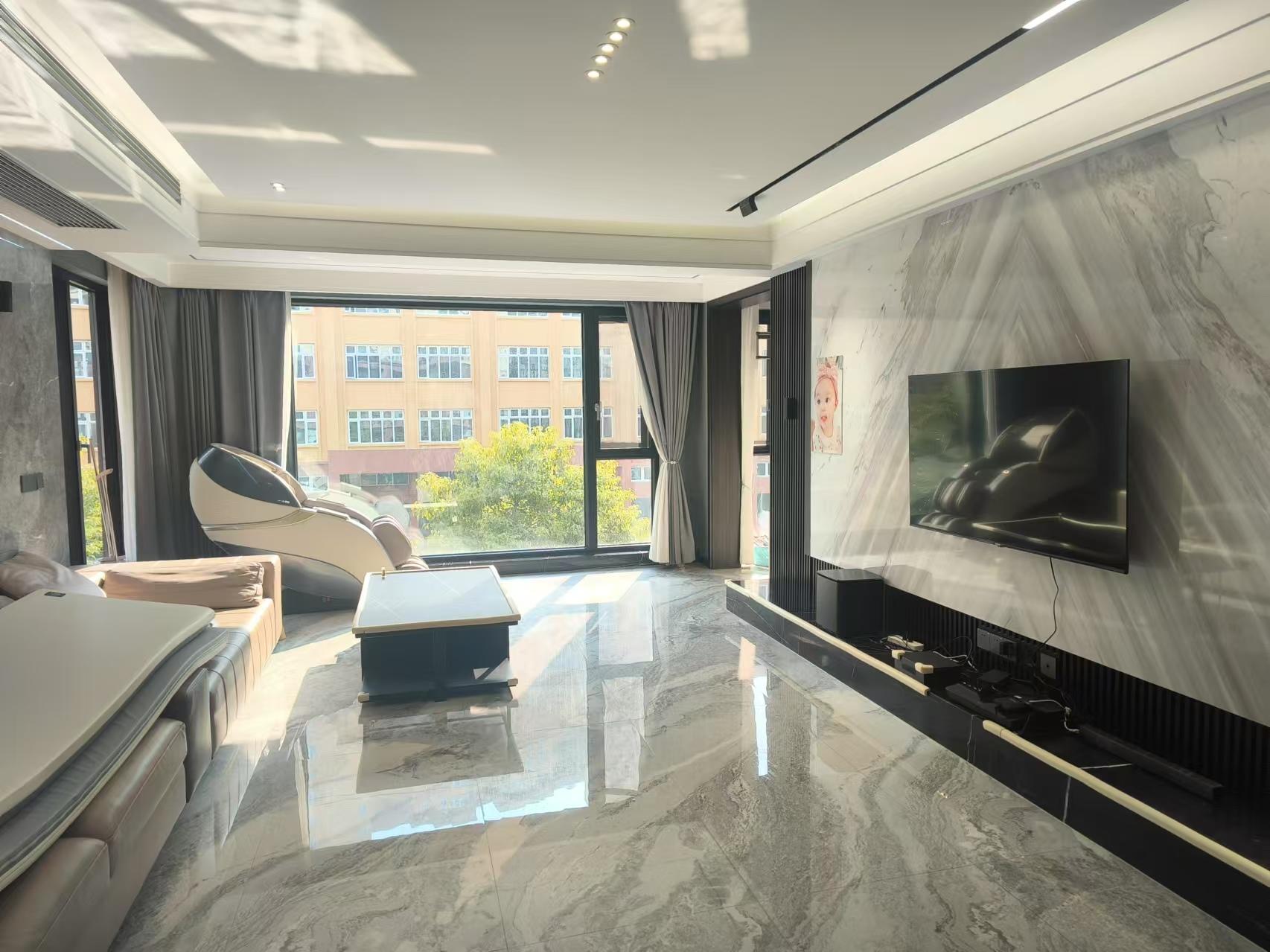 领秀城6室3厅大平层全新精装修，211平米难得的大平层洋房诚意出售！