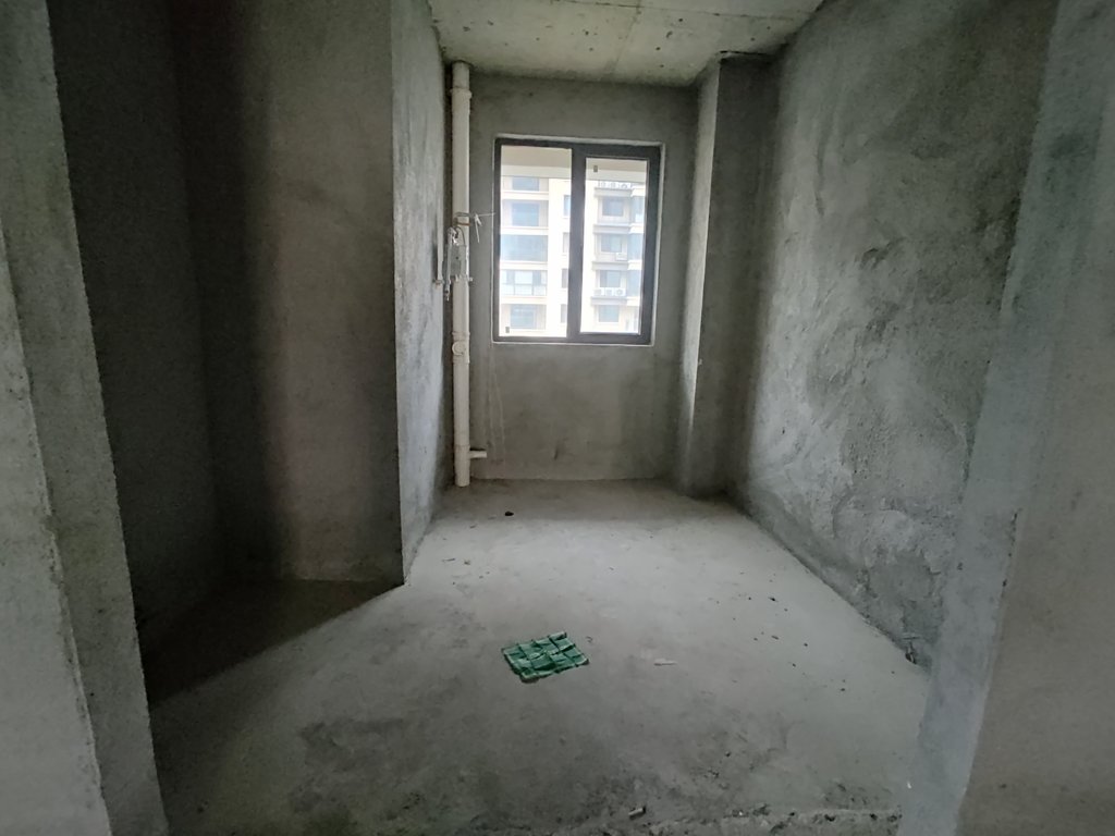 荣怀极地世家.毛坯四房.送路户花园.看房方便