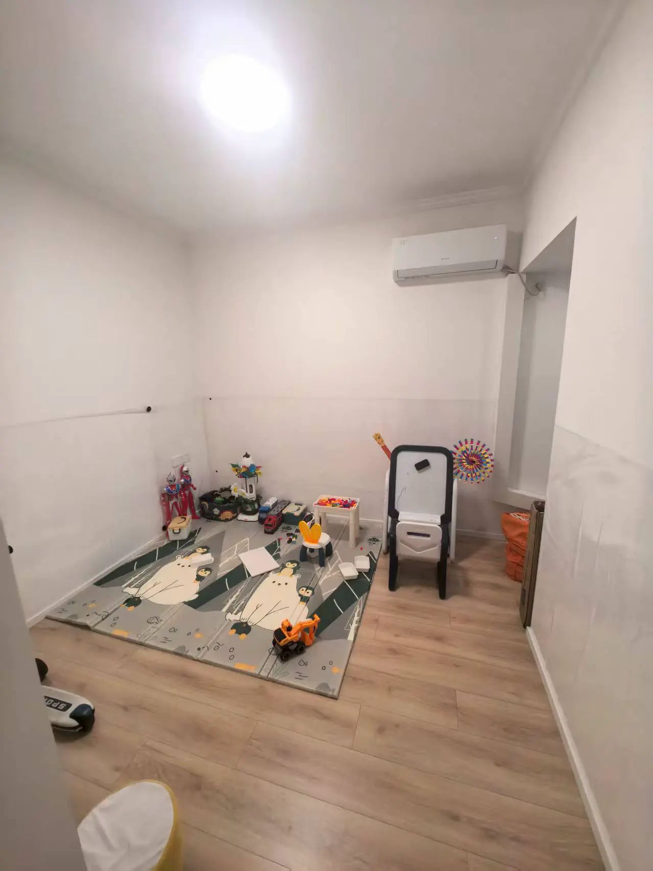 降价了，城南，南国明珠，9.9成新，精装三房两卫，家具家电全送，证满二