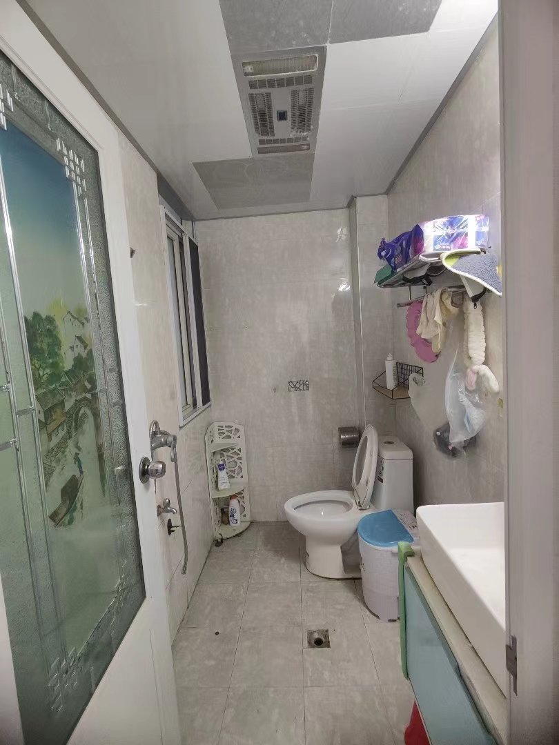 世北春花园.精装三房.证件满二.小区有出场好停车.看房方便