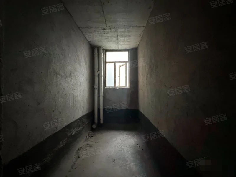 352，降价了，城南，清华园小高层，1梯1户，单价5200，下楼就是公园和城南新二中，证满二