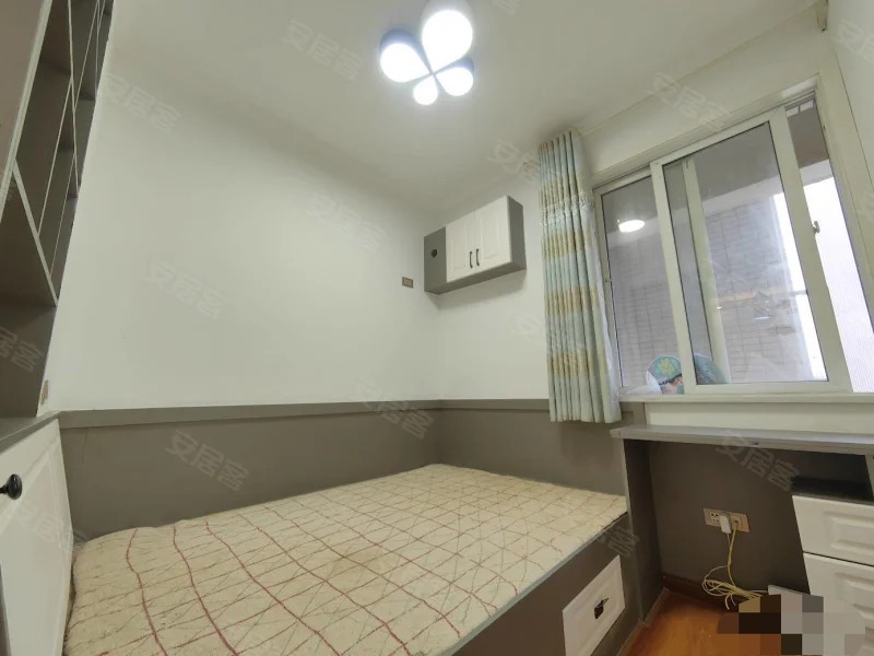 189，捡漏，房东亏本出售，和合国际，精装小三房，好楼层，老证，南北通透，配套成熟