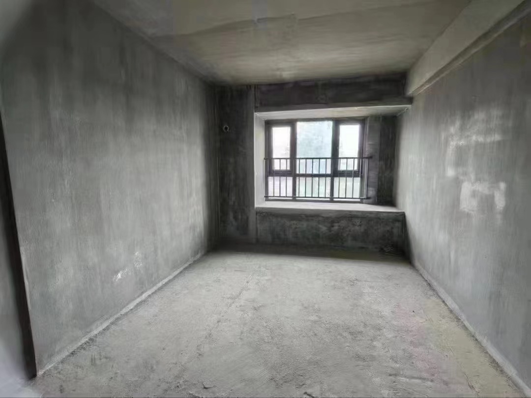 104，捡漏 御湖世家，单价4000 ​，证件满二，户型方正，三开间朝南，视野采光无遮挡