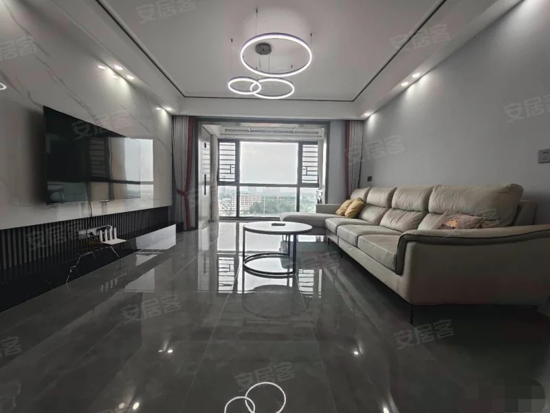 满庭春六期，9.9成新，中间楼层，精装三房两卫，南北双阳台，东边户，