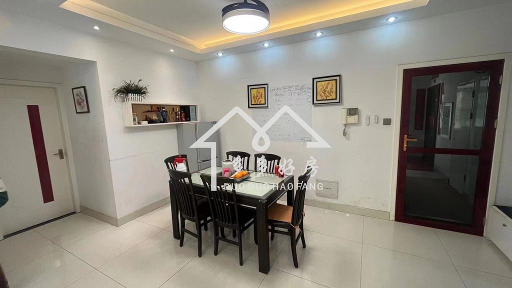 新城壹号五期，三面都是公园，小户型福利，精装修，一楼可租可做生意