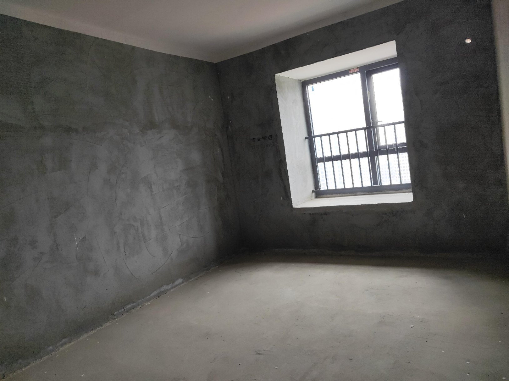 森林国际毛坯3房，契税未交，尾款4万，接受按揭，下楼就是 