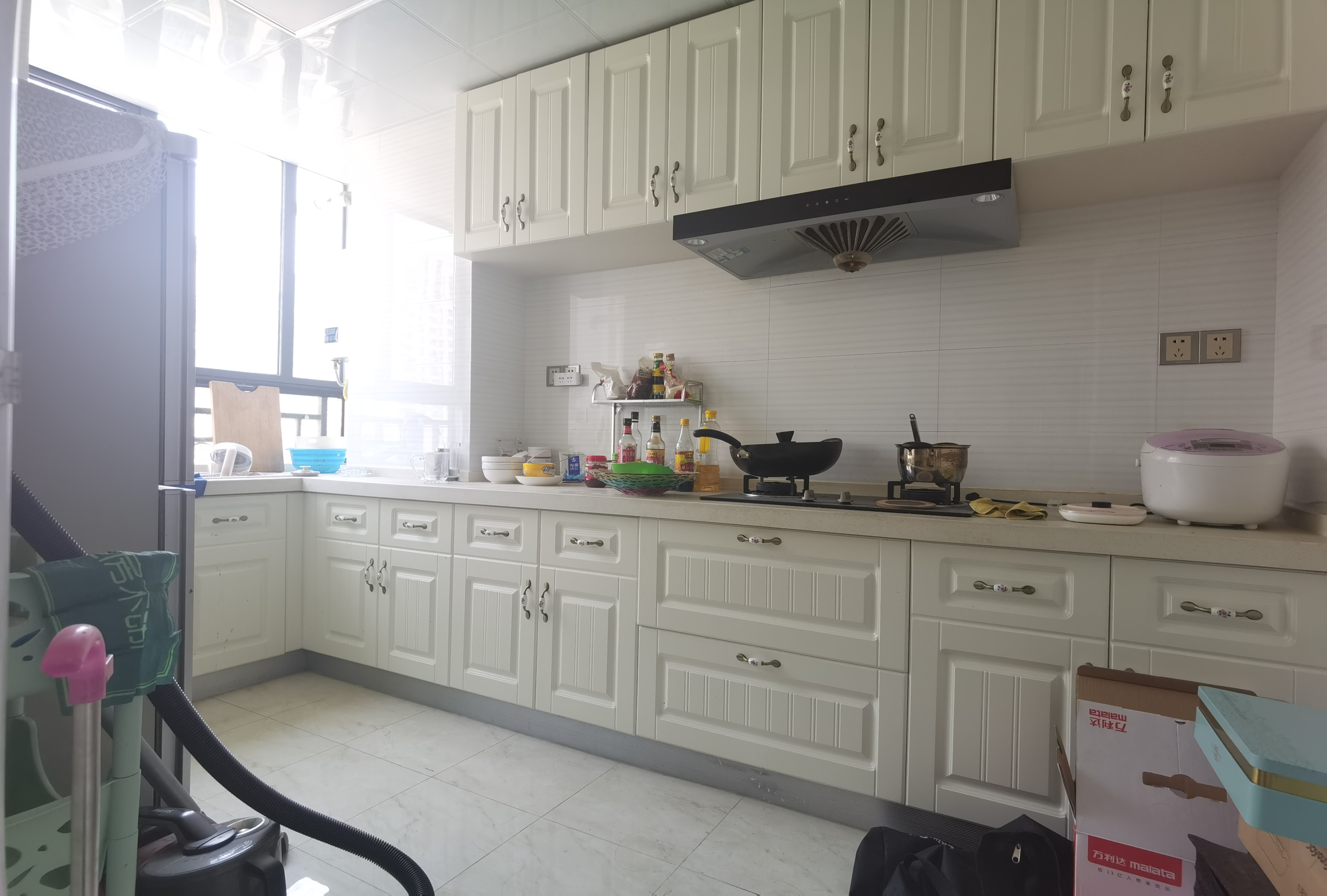 绿地香格里拉精装修双阳台三面采光家里装修的很好