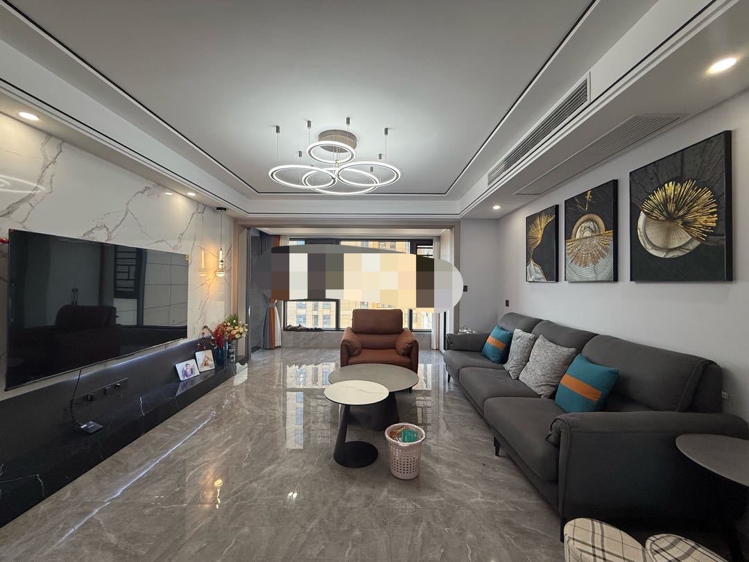 229，绿地香格里拉，160平，大平层，  精装四房，九成新，单价5000， 电梯16楼好楼层 。证满二