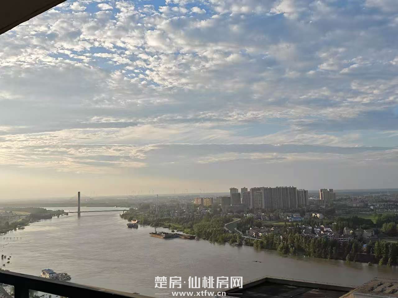 该房屋为江景房，采光效果好