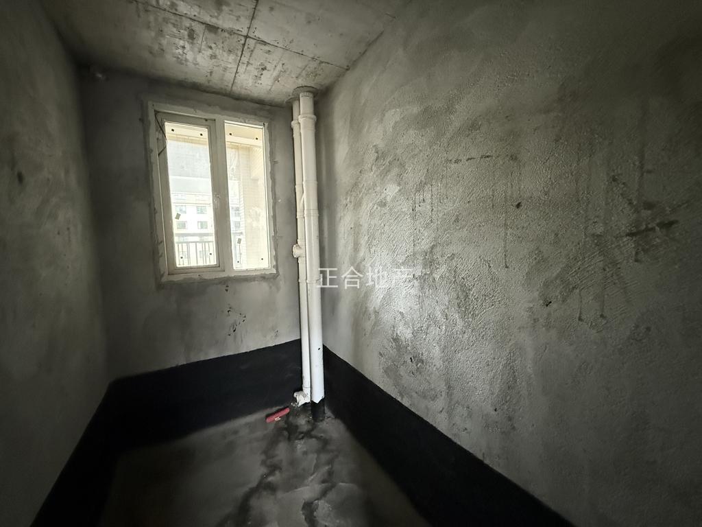 城南，新城名都，中间好楼层，3房2卫，证满2，单价5字头