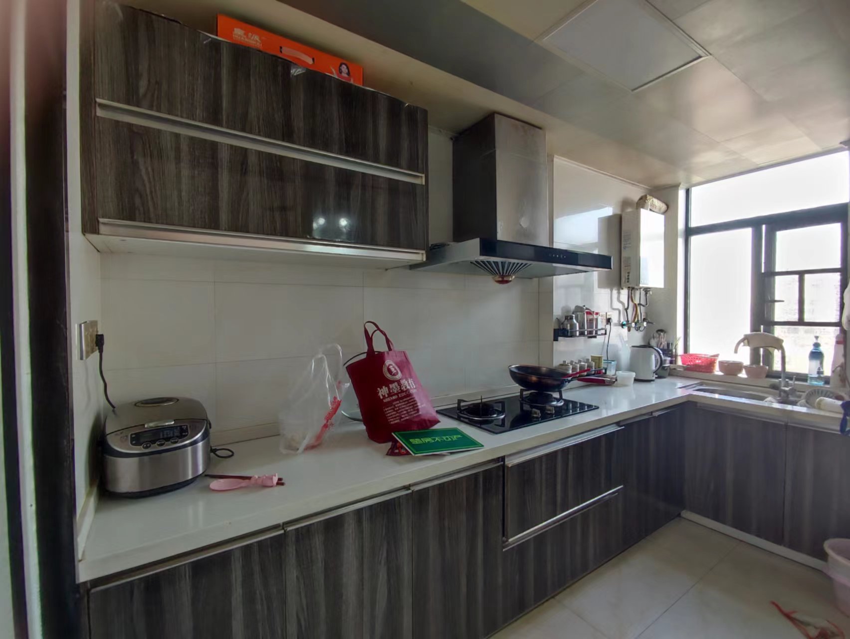 新城一号三期精装修中间楼层满5税费少看法方便