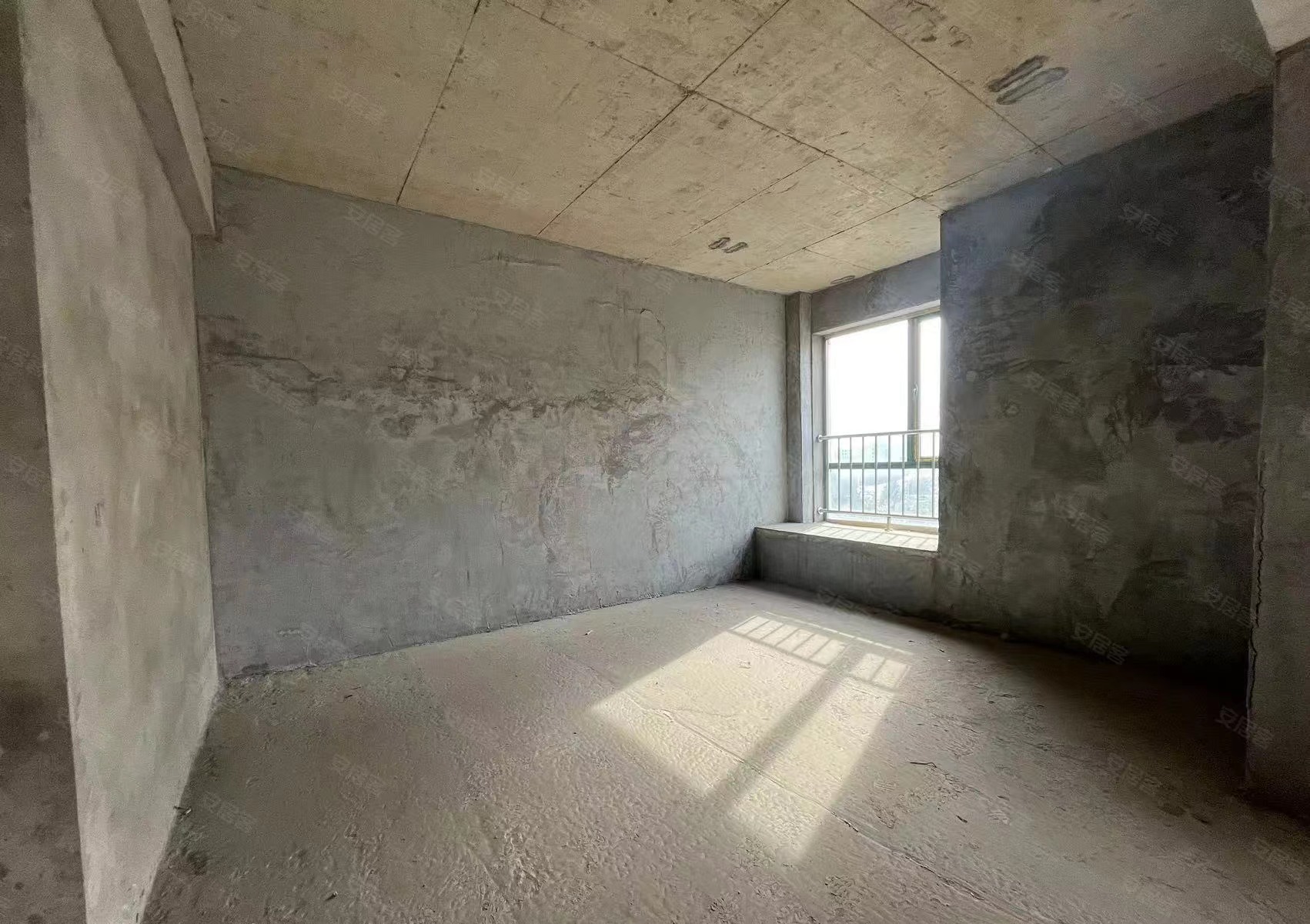 56，秒，城南，小高层一梯一户，三开间朝南，户型好，证满二