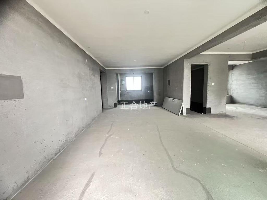 捡漏，城南，吾‮广悦‬场，包满二，不是‬顶楼，好楼层。诚心出售