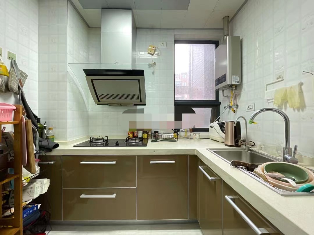 25，城西优质房源，精装小三房，成色新，仙桃xiao学旁，证满二