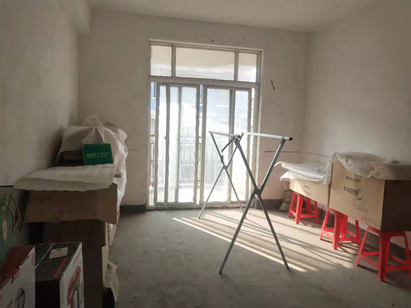 宏运名居毛坯大四房中间楼层方便看房