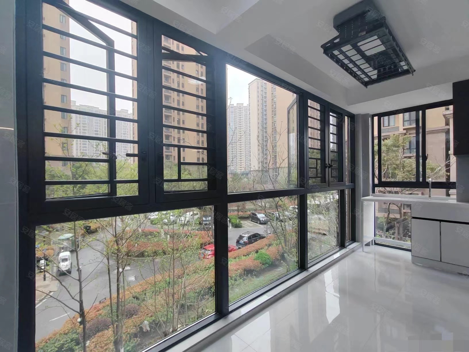 29，捡漏，森林国际，全新装修，精装三房，证件满二，户型采光好