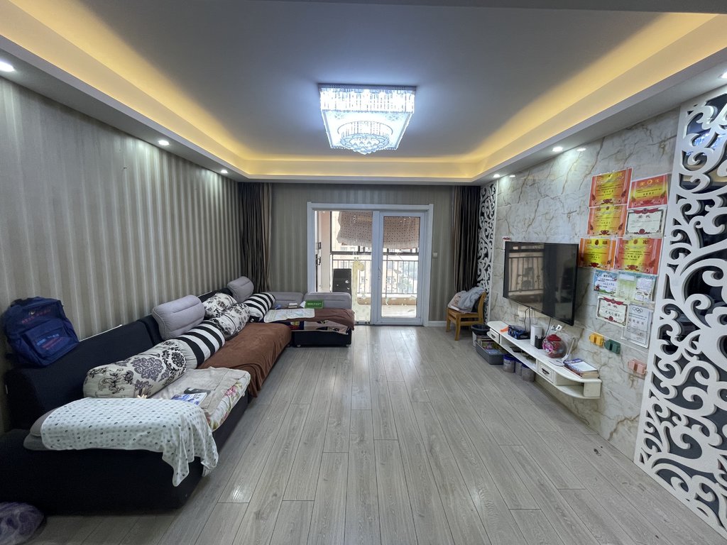 满庭春，南北双阳台带供暖装修毛坯价老证诚意出售看房方便，