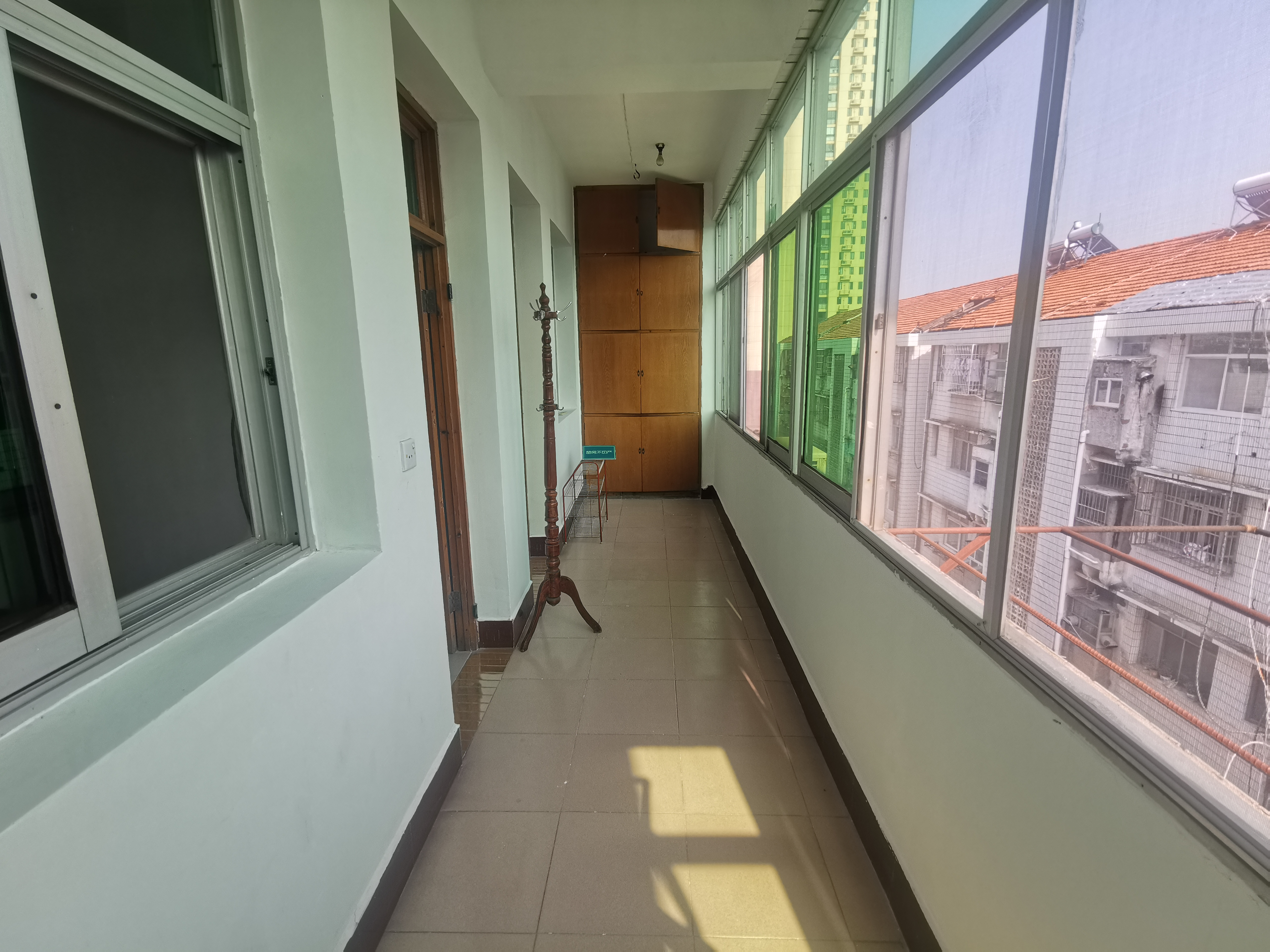 汉江酒店旁人民银行宿舍三室两厅地理位置位置优越三面采光实际面积大看房方便价格可谈