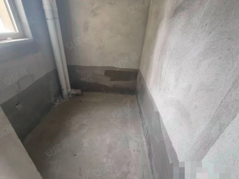 诚心出售，城南，蓝天新城边户，中间楼层，带车位，证件满二