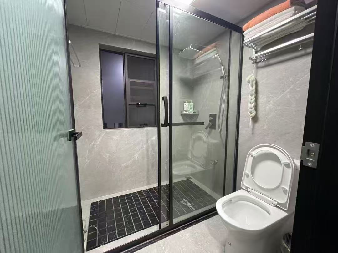 荣怀极地世家.精装四房.全新装修.看房方便