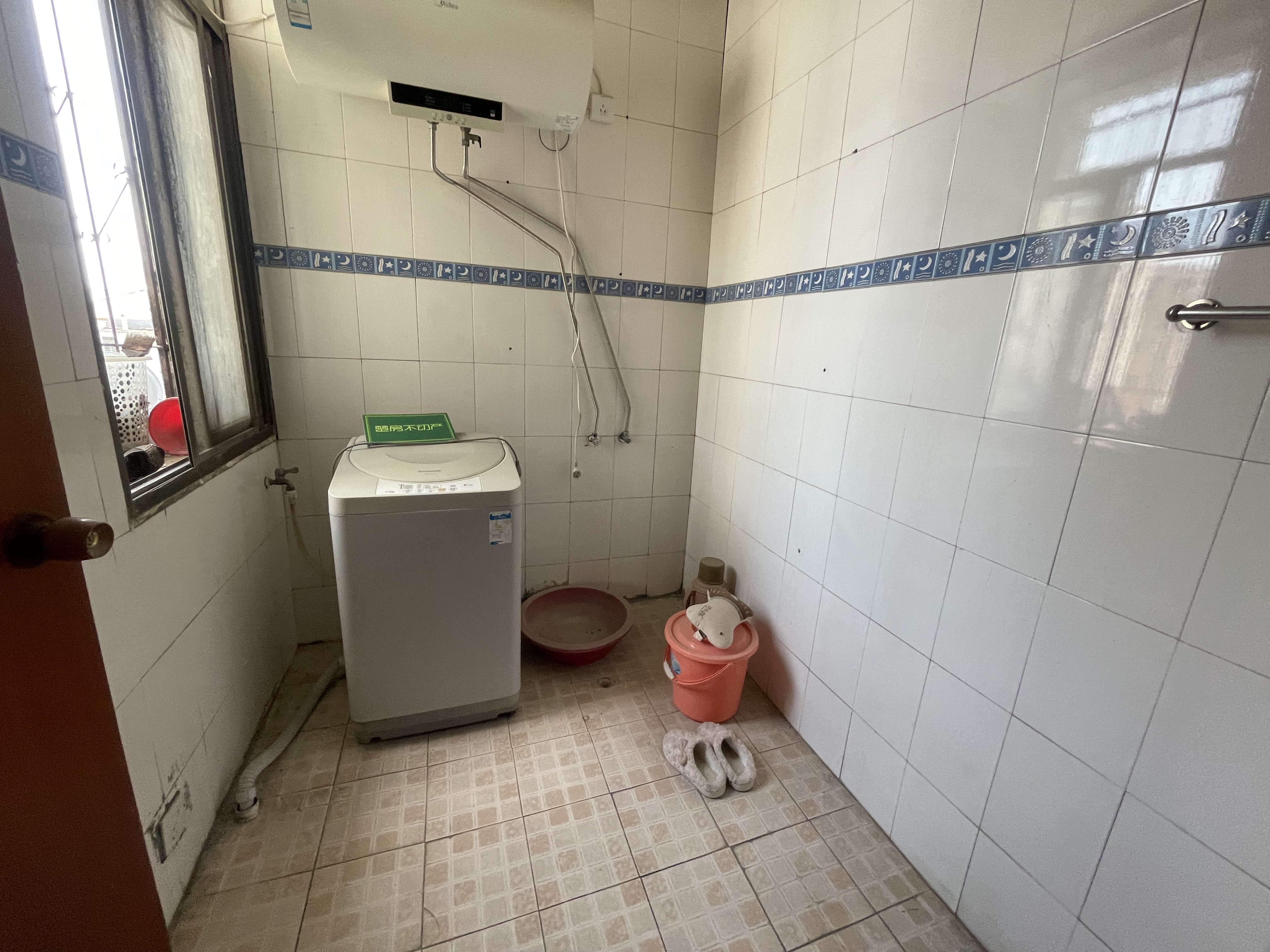 时代广场对面.车站旁.财政局宿舍.有大院子停车.税费低.看房方便