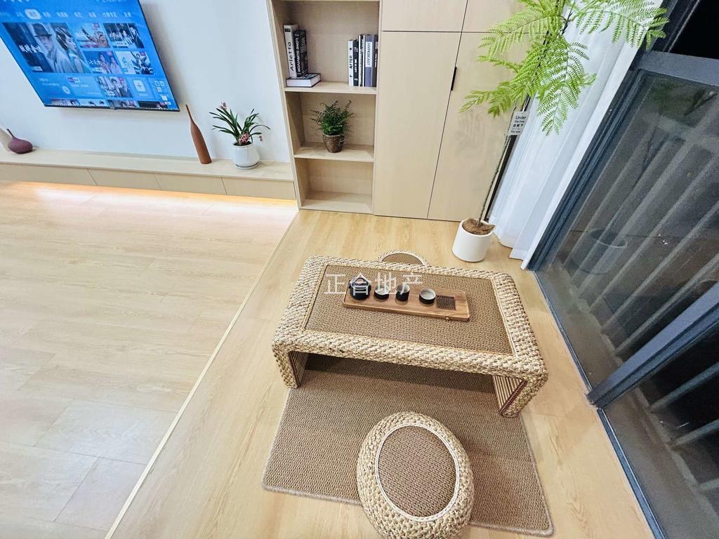 降价了，l森林国际湖景房，全新装修，精装三房，楼层好，双书包出门就是沔阳公园仙湖公园楼下新二中二小拎包入住