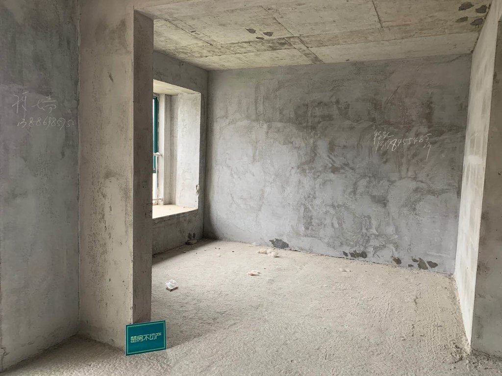 城南 新街 精品小三房 证件满2年 楼层好 视野好 税费低 既买既装