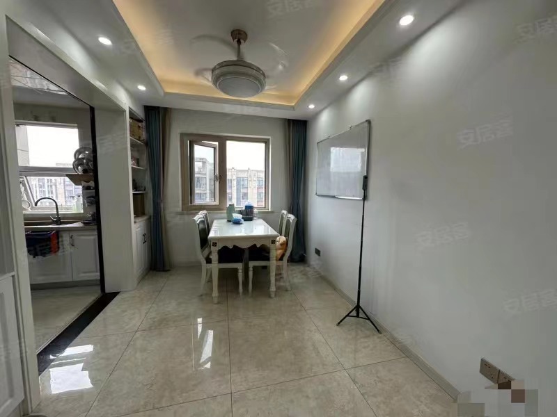 急售，元泰未来城B区，精装三房，​全屋地暖，单价6千多，下楼就是三中