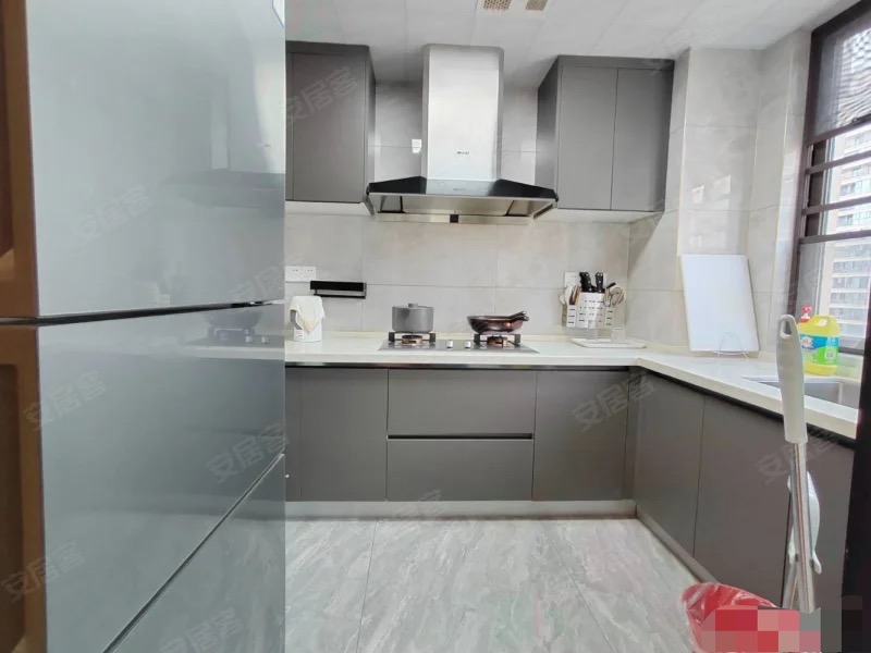 城南，吾悦旁，荣怀，电梯小高层，好楼层13楼，一梯一户，东边户，证满二