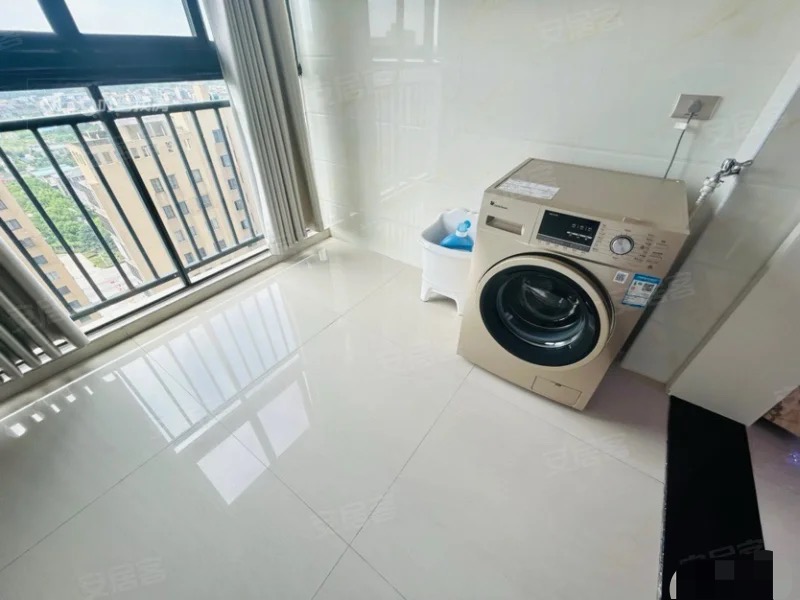 捡漏，亏本出售，翰林公馆，精装三房两卫，成色新，好楼层，拎包入住，证满二