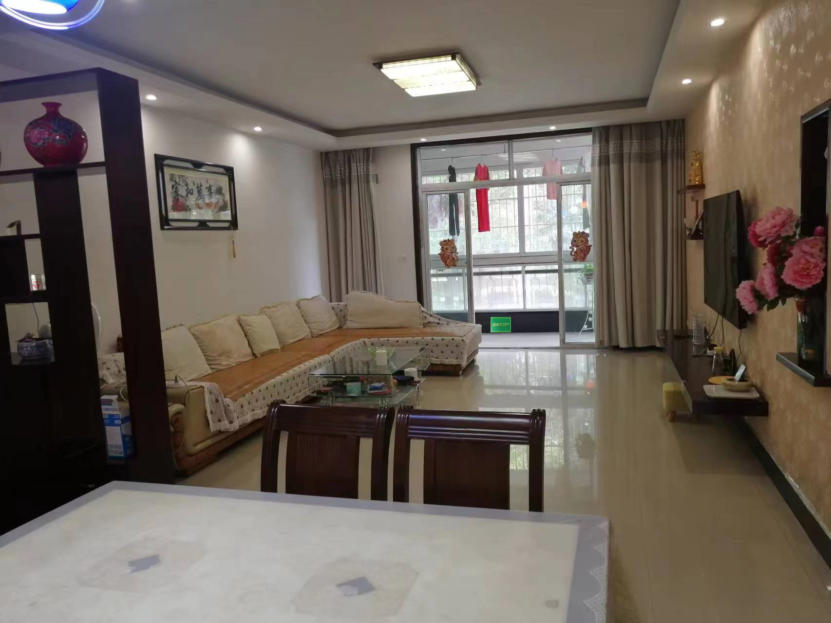 紧邻江滩公园 水岸人家 精装修2楼 送大露台 证满2年