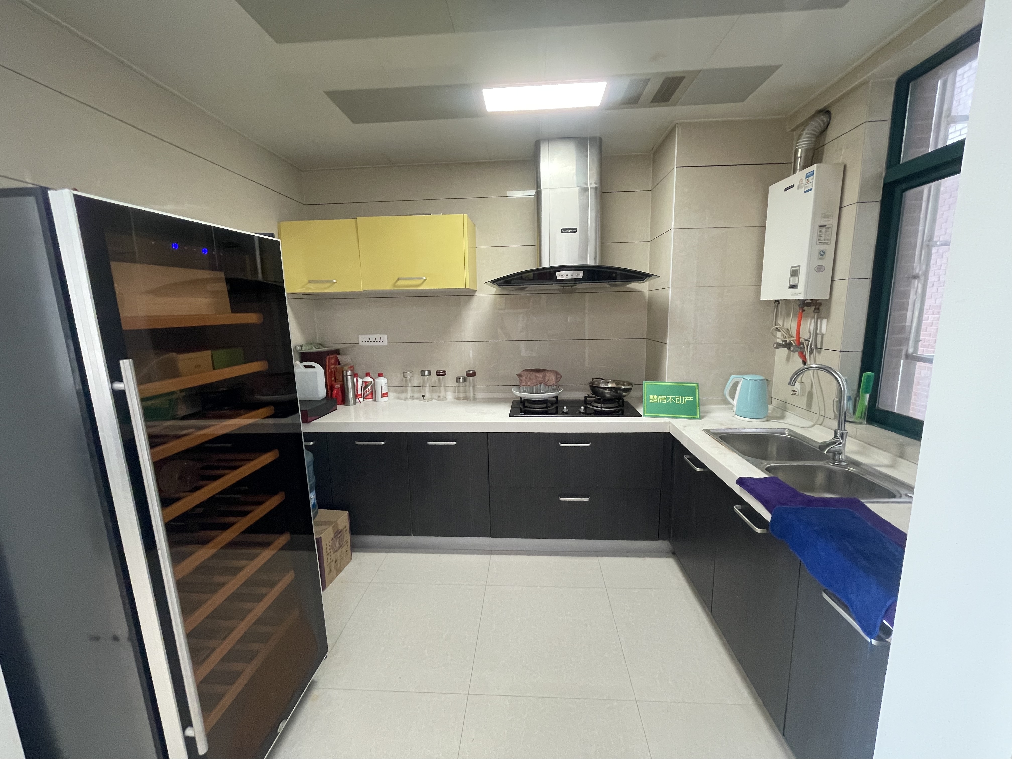 时代广场.车站附近.好地段.采光佳.大三房.证件满二.主要带车位.好停车