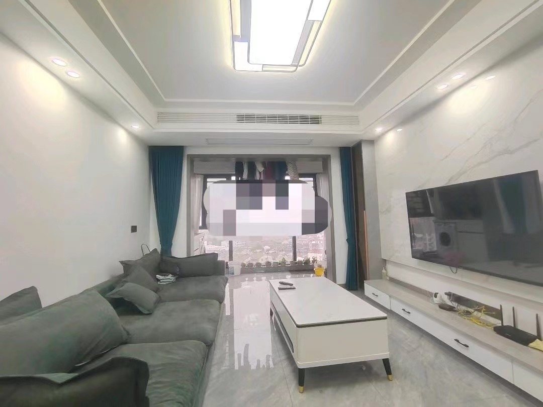 296，房东诚心出售，御湖世家，精装大三房，单价5字开头，装修成色新，中间好楼层