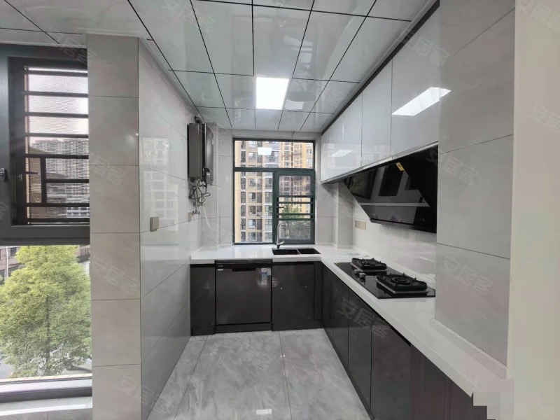 降价了，城南，新城一号，电梯小高层，好楼层，南北通透，双阳台，全新装修，