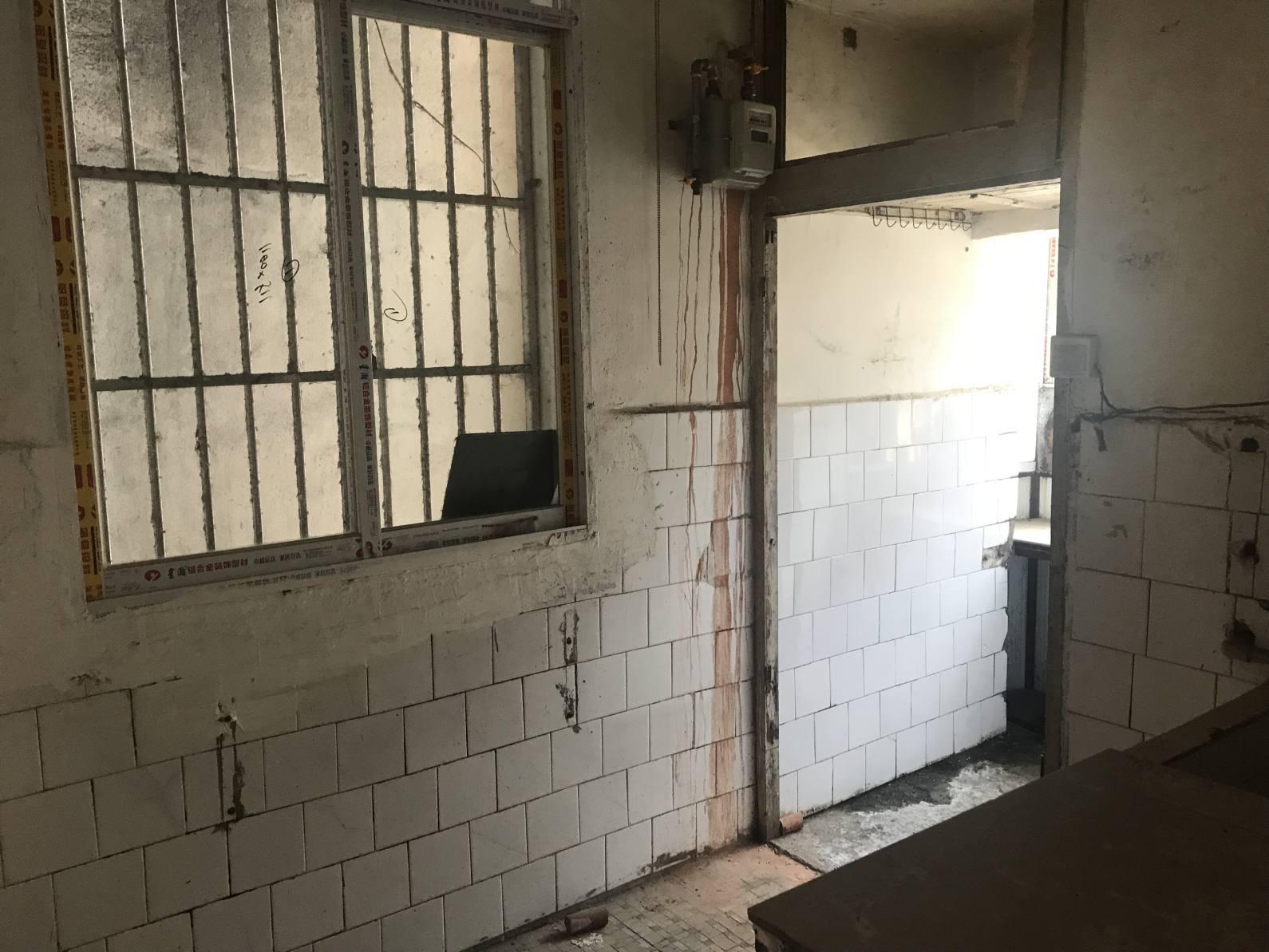 商城旁边三房，中间好楼层