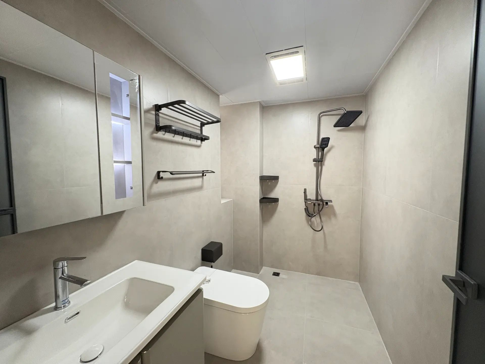 捡漏，城南，福星城，电‮好梯‬楼层，精装三房，证‬满二，急售